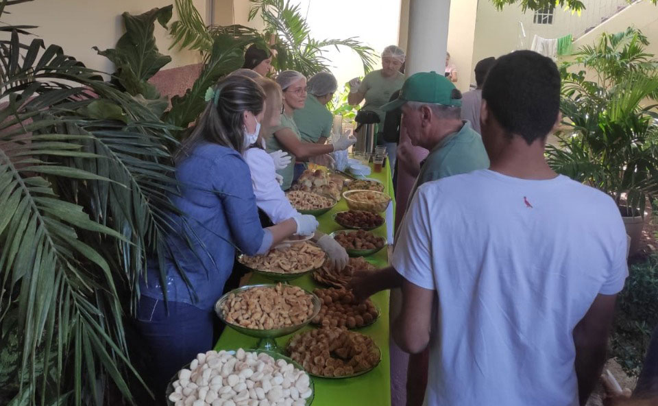 Prefeitura de Brejo do Cruz promove café da manhã para os garis